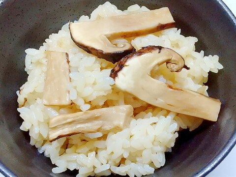 年一回のごちそう(笑)昆布出汁で松茸ご飯